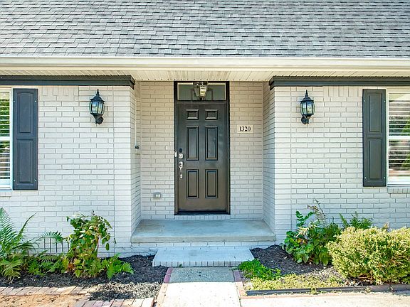 3rd image of 1320 N Point Ln