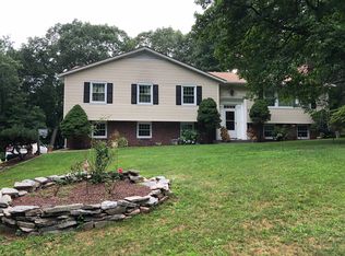17 Mansfield Rd, North Haven, CT 06473