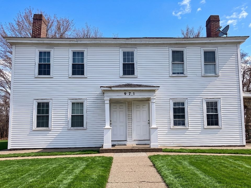 1st image of 971 Waverly St