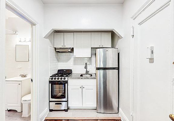 3rd image of 987 1st Ave APT 3F