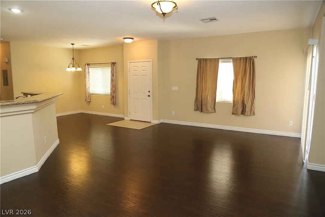 3 bed, 2.5 bath, 1685 sqft, $1,695 — Photo 4