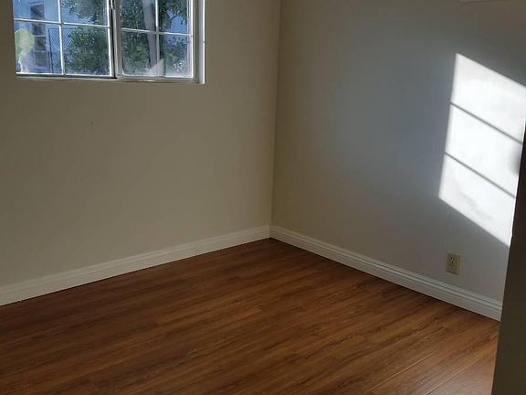 4th image of 1004 S 6th Ave #B