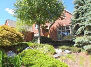 1758 Skyline Dr, Rochester Hills, MI 48306
