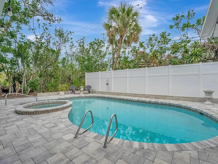 567 Venice Ln — Photo 13