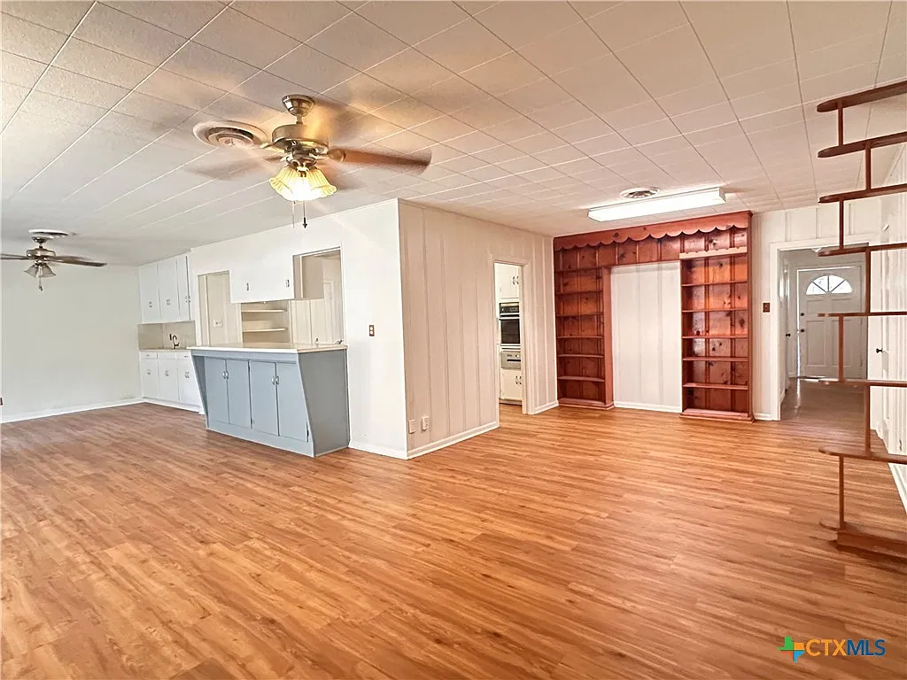 4 bed, 2.0 bath, 2258 sqft, $2,275 — Photo 3