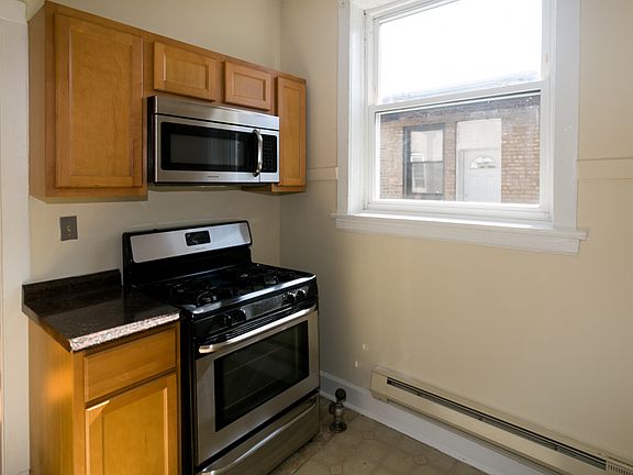 2nd image of 4421 N Wolcott Ave Unit B-5