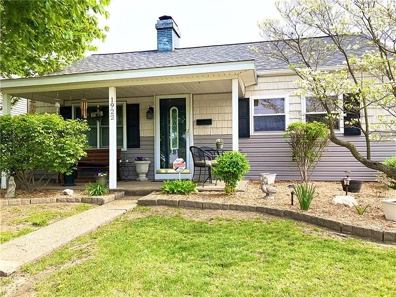 1922 Raymond Ave photo 1