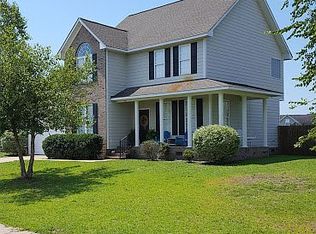 820 Danelaw Dr, Hope Mills, NC 28348