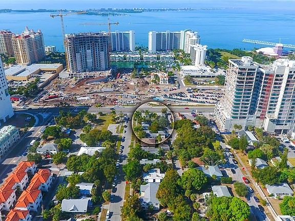 4th image of 400 N Tamiami Trl