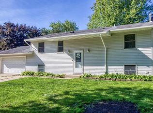 904 McIntosh Dr, Apple Valley, MN 55124