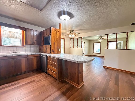3rd image of 203 N E St