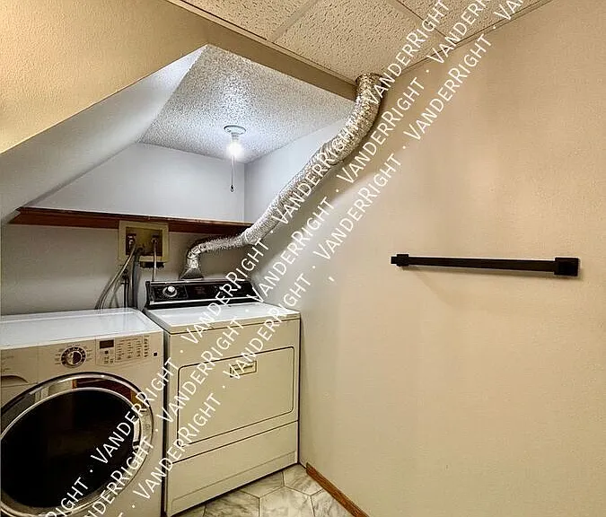 1113 S Blauvelt Ave — Photo 36