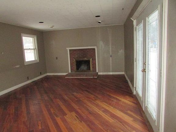 4th image of 1317 Meadow Dale Dr
