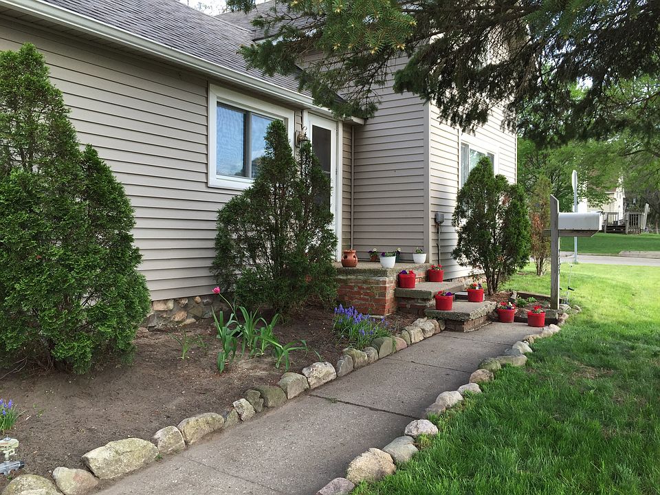2nd image of 235 Fair St