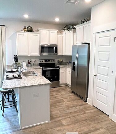 2nd image of 1610 Iroquois Dr #1610