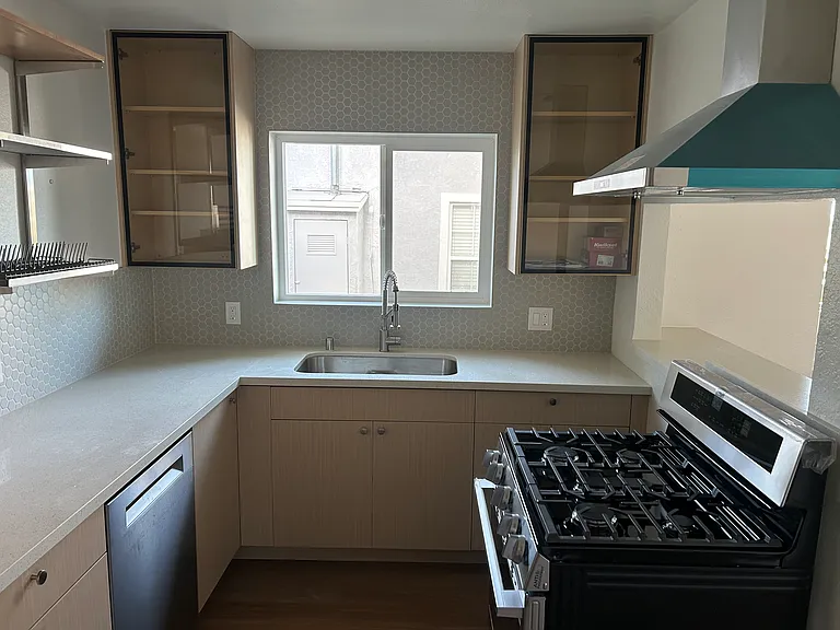 674 W 3rd St #674 — Photo 7