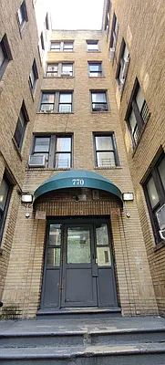 Rented by Signature Property Realty | media 33