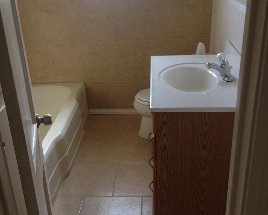 2nd image of 401 E Reppto St