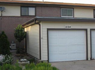 2124 Sandstone Rd, Lincoln, NE 68512