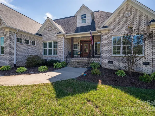 329 Wintergreen Ct, Kings Mountain, NC 28086