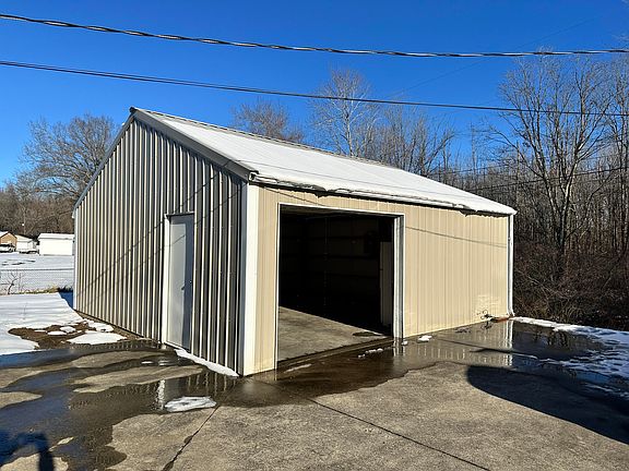 4th image of 139 Oak St