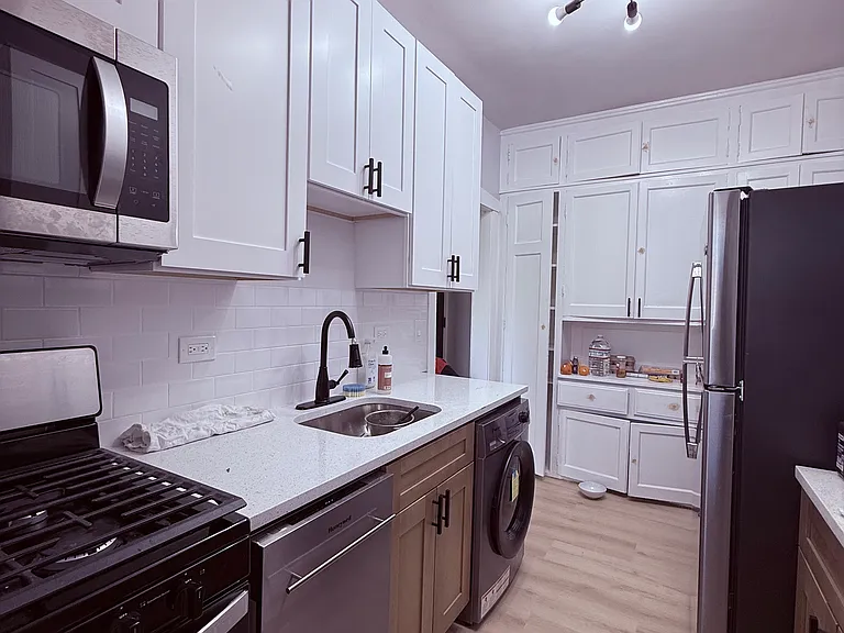 6137 N Glenwood Ave #2N — Photo 2