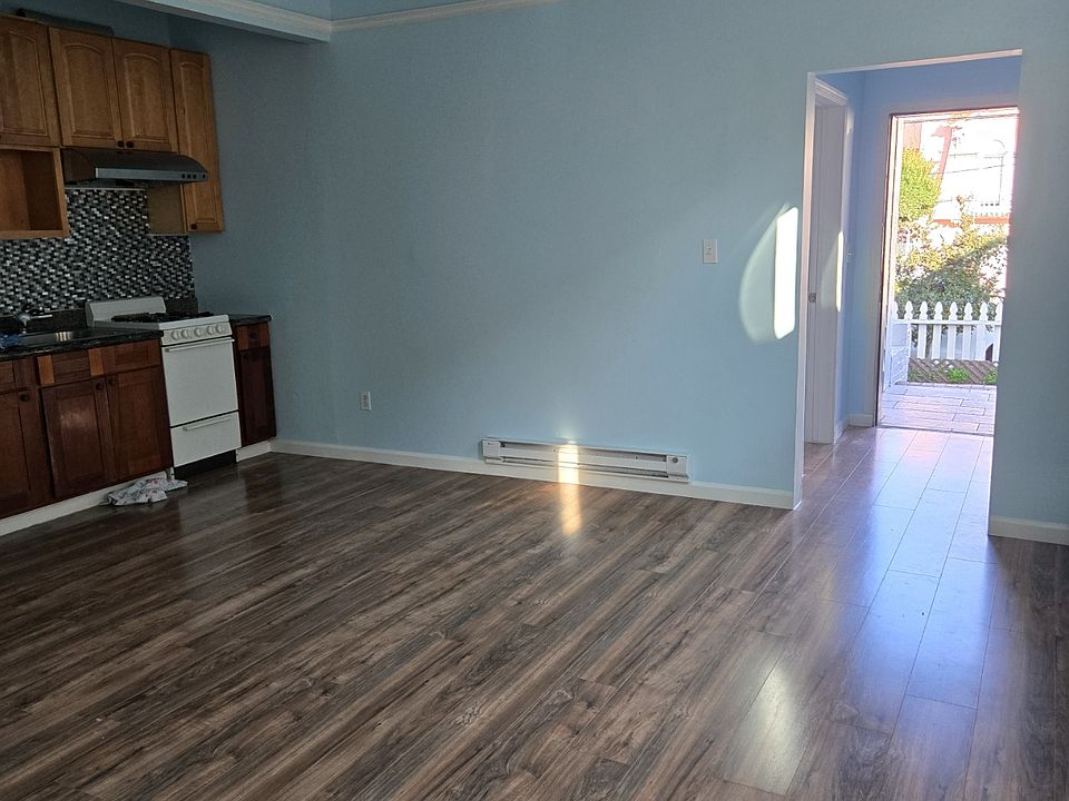 1st image of 140 Goettingen St
