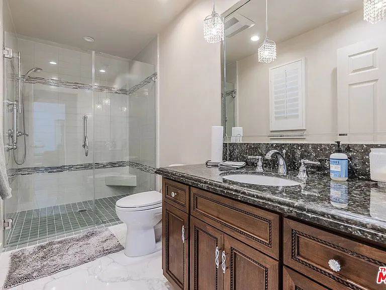 2637 Angelo Dr — Photo 10