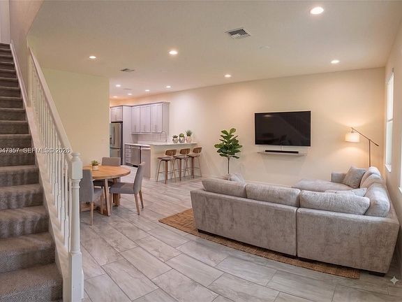 2nd image of 4022 Long Leaf Ln