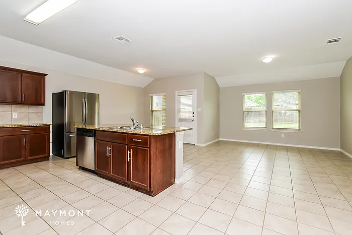 1321 Basswood Ln — Photo 4
