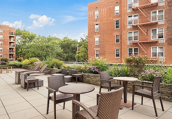 4th image of 2727 Henry Hudson Pkwy APT 702