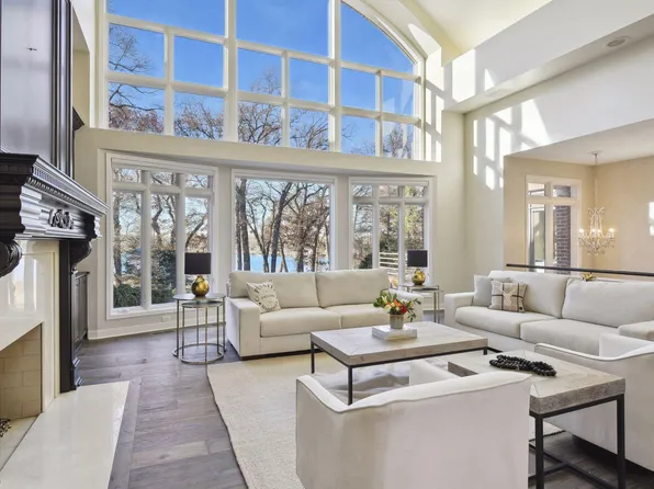10 Gideons Point Rd, Tonka Bay, MN 55331
