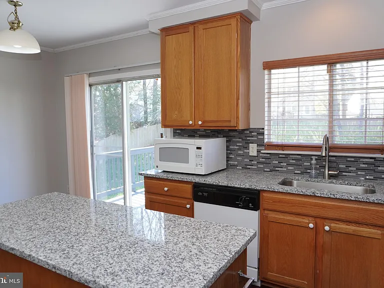 14882 Geranium Ct — Photo 24