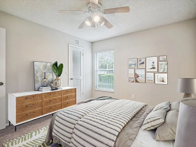 One Bedroom Large - 1 Bed / 1 Bath - 715 Sq.Ft.