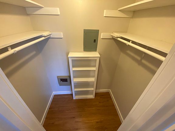 5th image of 3506 Speedway St #304