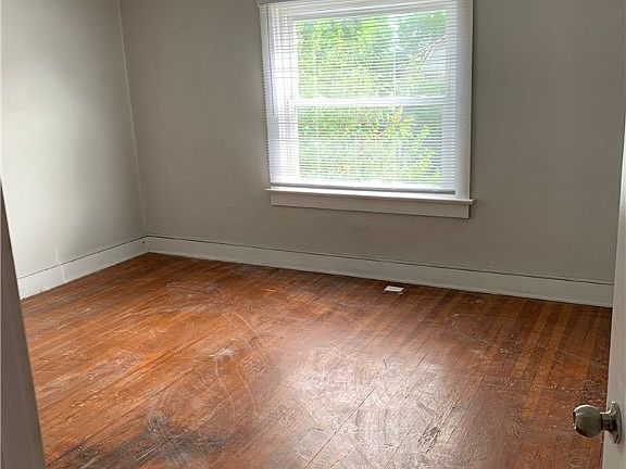 5th image of 209-211 Fountain Ave