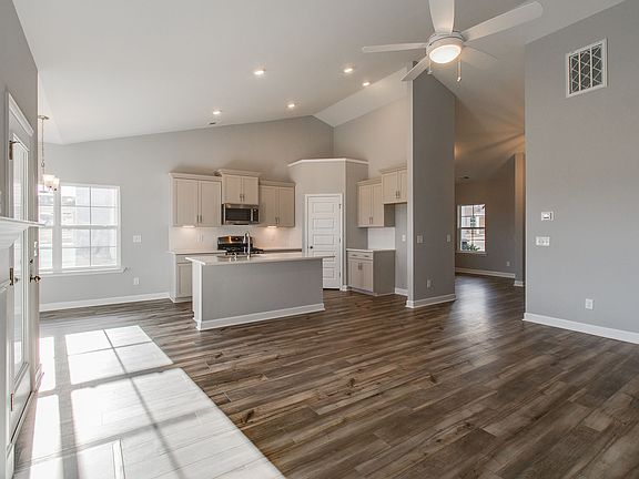 5th image of 322 Underhill Dr