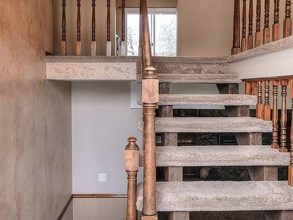 4th image of 501 Woodbine Cir