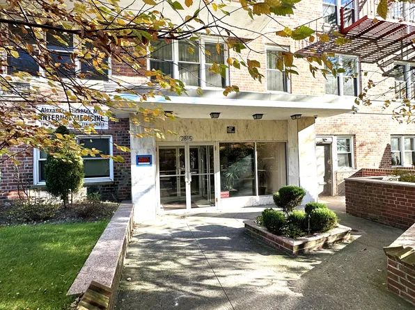 2815 Ocean Parkway image 1 of 10