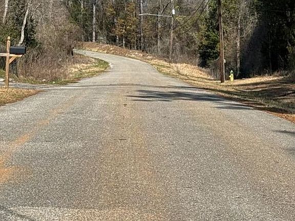 4th image of 4405 Everett Rd