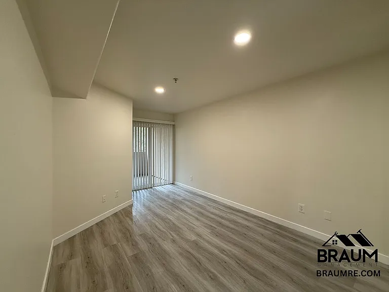 7323 WINNETKA — Photo 13