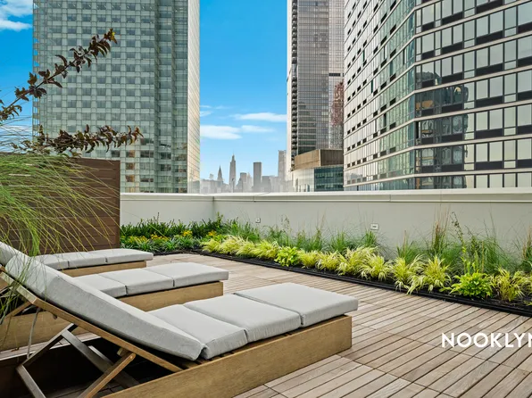 26-04 Jackson Avenue image 31 of 42