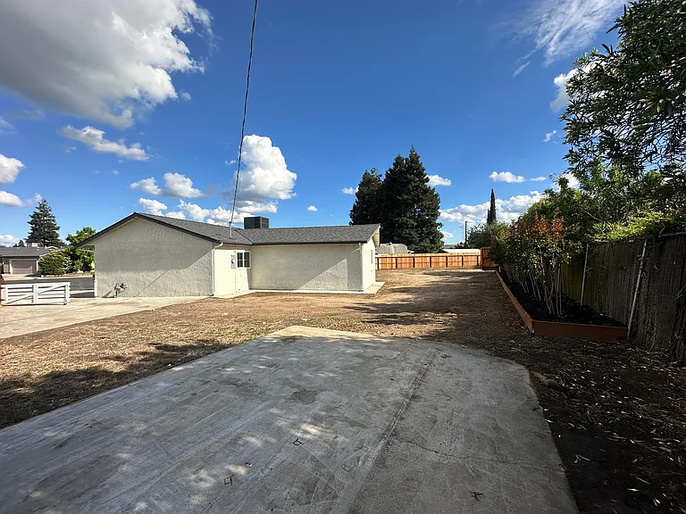 13000 Lorenzo Ct — Photo 47