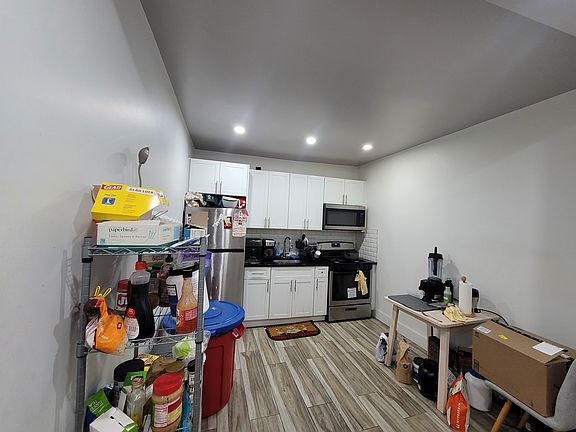 5th image of 188 Scholes St APT 3L