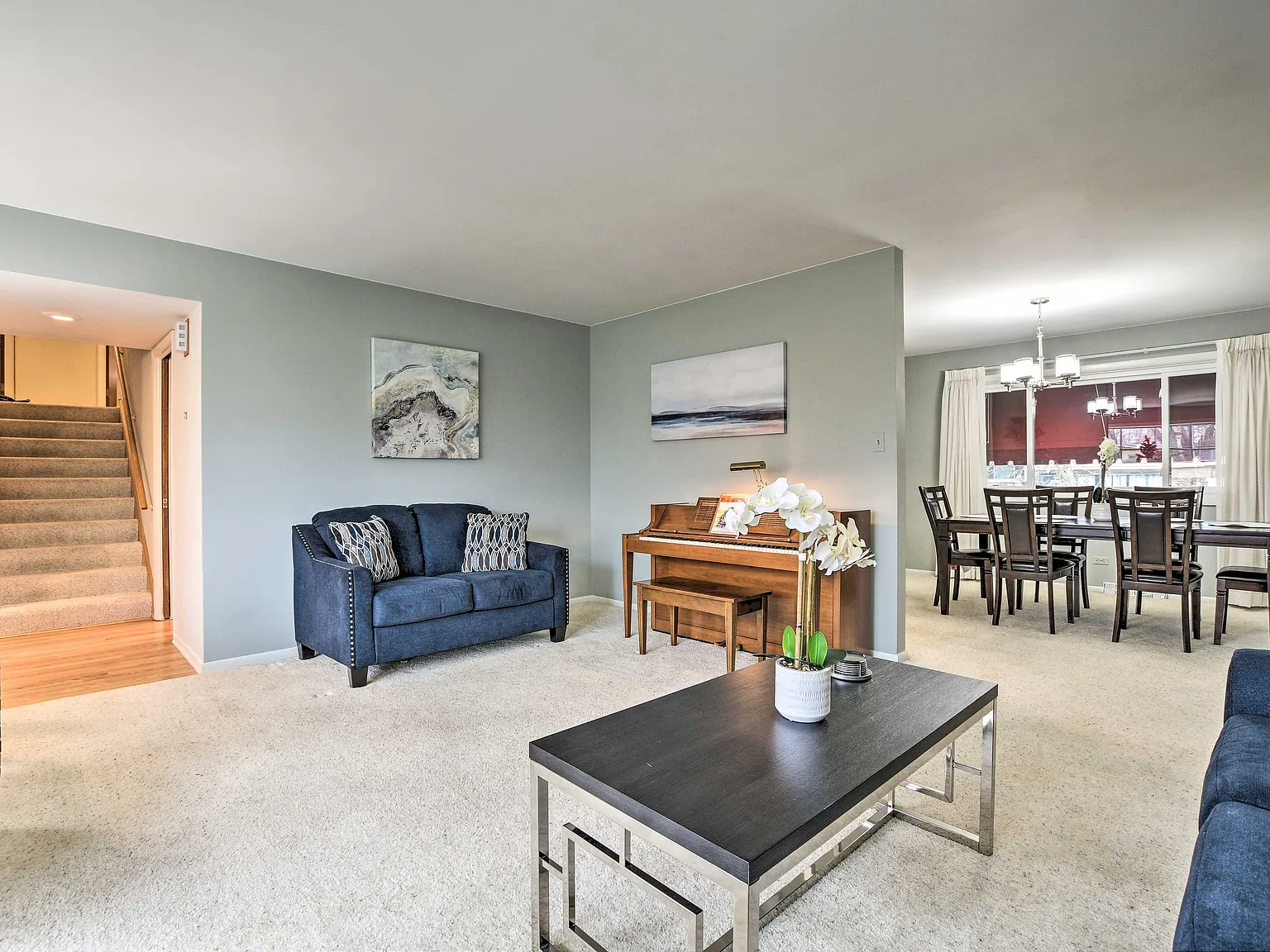 4 bed, 2.5 bath, 2442 sqft, $3,600 — Photo 2