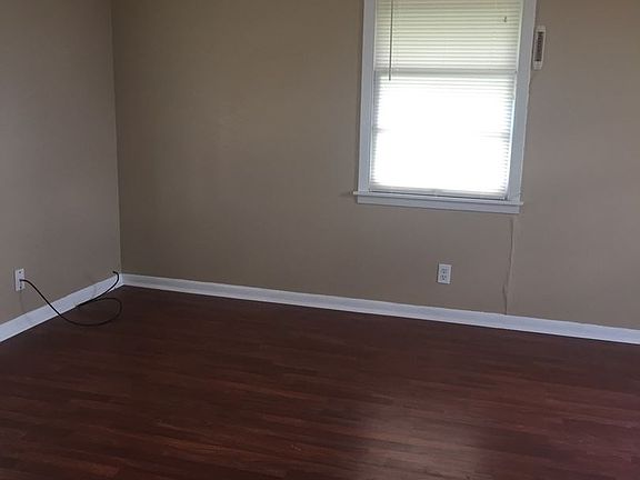 5th image of 1117 1/2 Delhi St