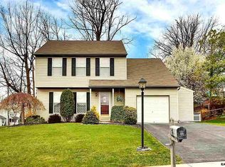 2 Regal Dr, Hanover, PA 17331