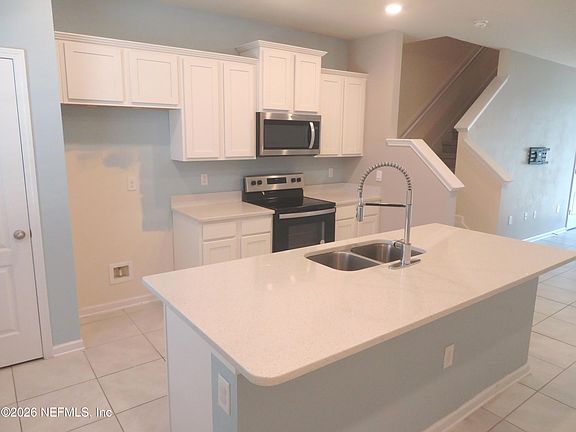 5th image of 624 YELLOW OAKS Lane