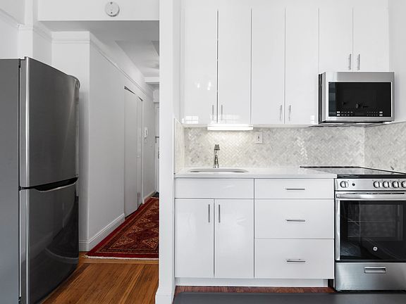 2nd image of 25 Tudor City Pl APT 1712