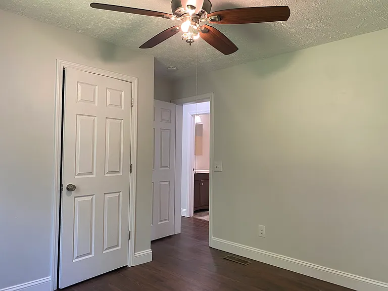 28 Iris St — Photo 14